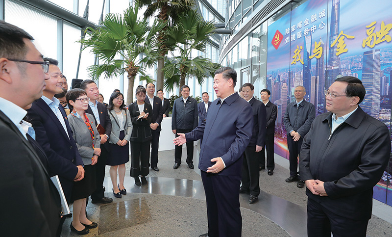 2018年11月6日至7日，中共中央總書記、國家主席、中央軍委主席習近平在上?？疾臁＿@是6日上午，習近平在上海中心大廈22層的陸家嘴金融城黨建服務中心，同正在聯(lián)合開展主題黨日活動的企業(yè)黨員親切交談。 
