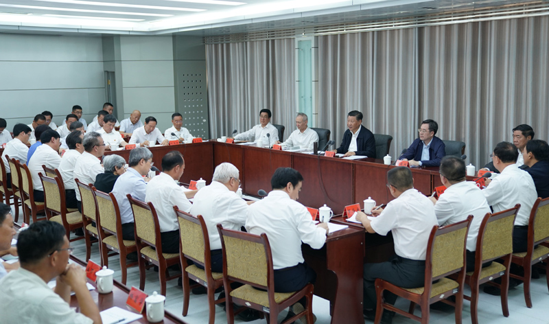 8月19日至22日，中共中央總書(shū)記、國(guó)家主席、中央軍委主席習(xí)近平在甘肅考察。這是19日下午，習(xí)近平在敦煌研究院同有關(guān)專(zhuān)家、學(xué)者和文化單位代表座談并發(fā)表重要講話。