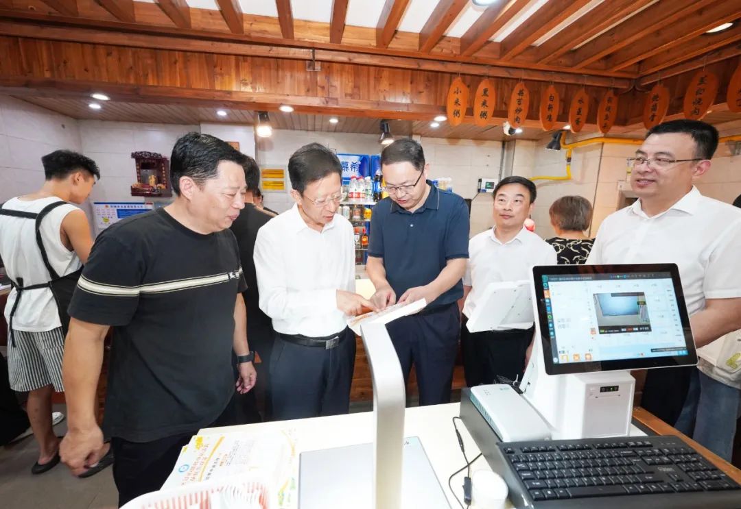 張建華調研深入貫徹中央八項規(guī)定精神學習教育開展情況、群眾身邊不正之風和腐敗問題集中整治工作